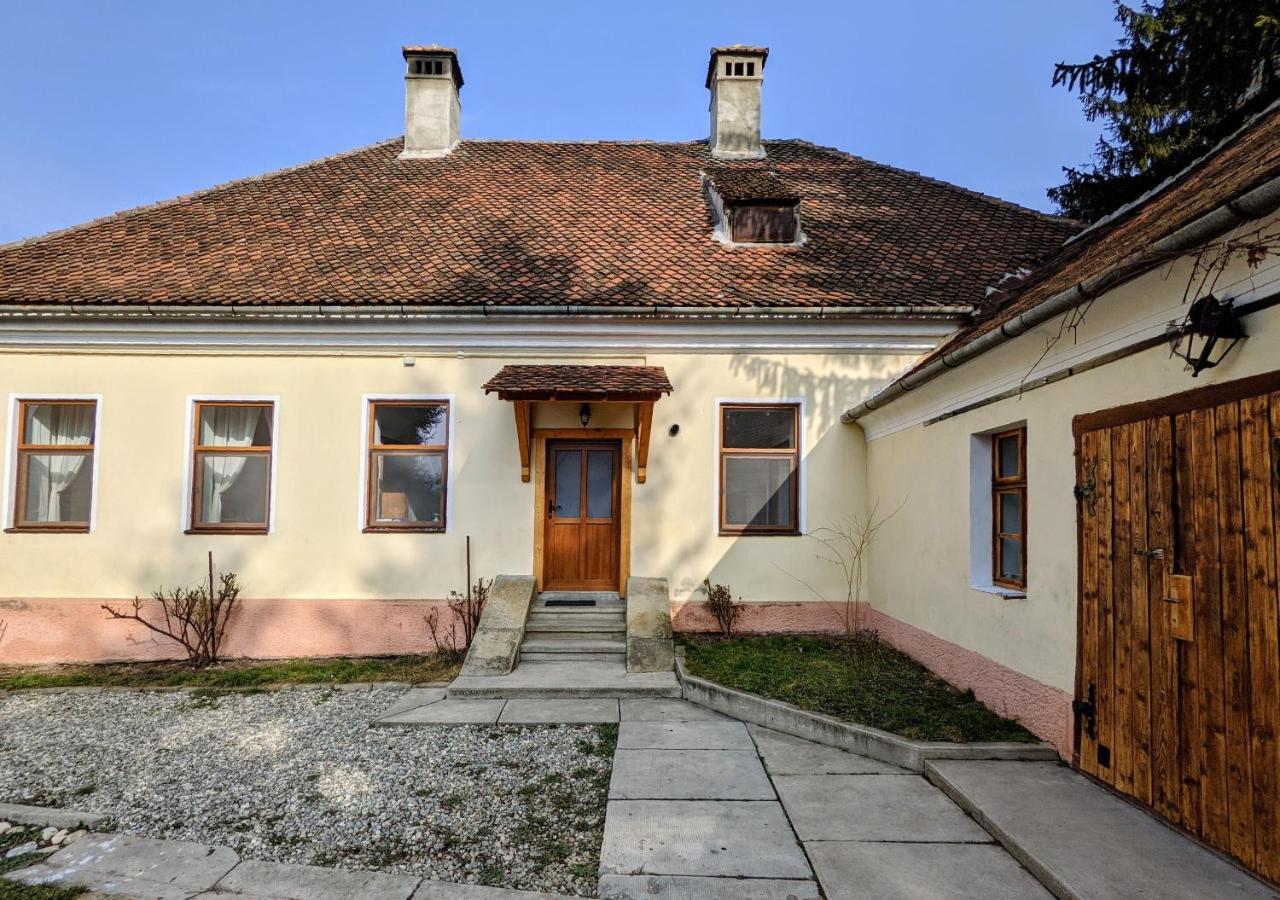 Gaestehaus Honigberg Next To The Fortified Church Of Hărman Zewnętrze zdjęcie